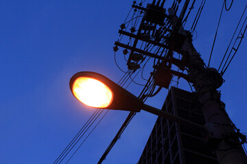 夜明け前の街灯