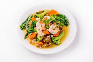 Fototapeta na wymiar Noodles with shrimp in gravy sauce