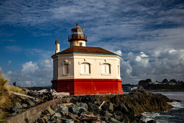 Fototapeta na wymiar red and while lighthouse in a river