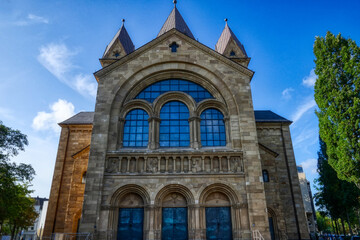 Fototapeta premium Kirchenfassade in Düsseldorf Derendorf