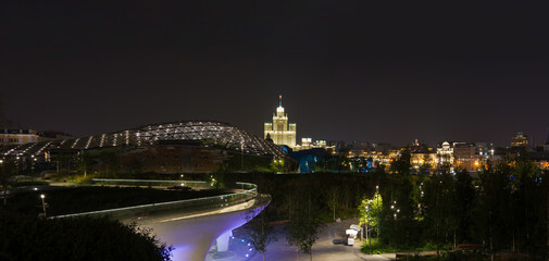 Fototapeta na wymiar Moscow park zaryadye on a summer night.