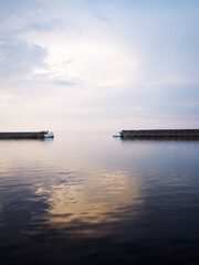 Obraz premium clouds over the harbour