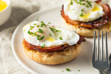 Warm Homemade Eggs Benedict