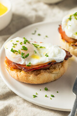 Warm Homemade Eggs Benedict