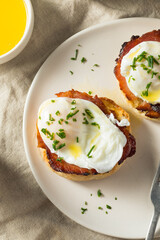 Warm Homemade Eggs Benedict