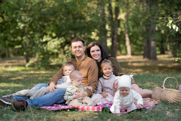 Fototapeta premium Family with four children