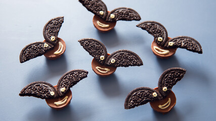 Halloween recipes. Chocolate bombon bats