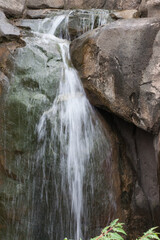 Naklejka premium Waterfall around rocks