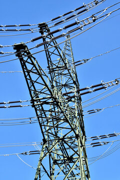 Ein Masten einer 380-kv-Leitung