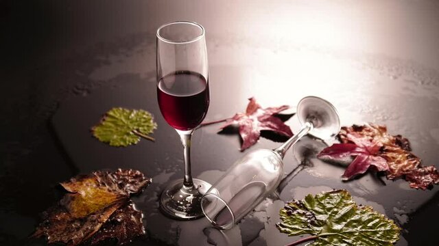 Ravvicinato foglie e bicchieri