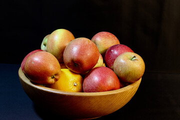 apples in a bowl
