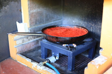 Salsa di pomodoro in tegame