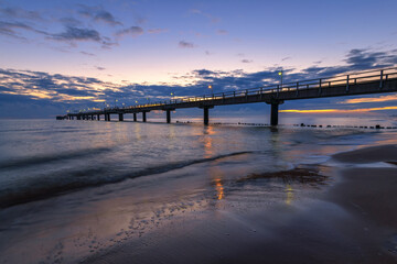 Obraz premium Seebrücke Bansin auf Usedom am frühen Morgen