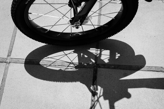 Black and white photo of a cycle