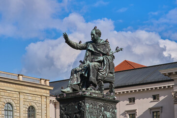 Fototapeta na wymiar Bronze statue of the king Maximilian Joseph in Munich, Germany and the birds sitting on it