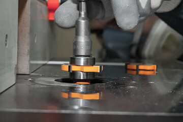 Replacing the cutter by hand with the use of hand tools. Technological process.