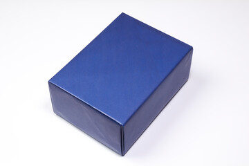 包装紙に包んだ箱