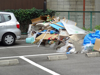 コインパーキングへのゴミの不法投棄
