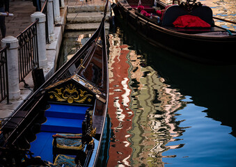 Venice, gondola view on a golden sunset © Agata Kadar