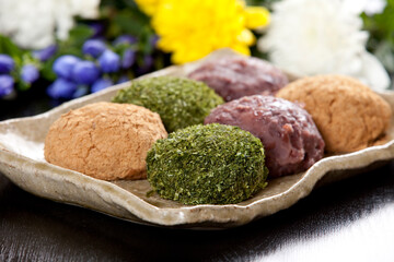 おはぎと菊の花