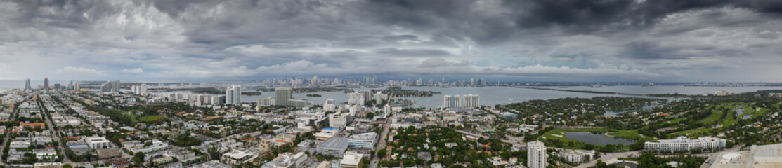 Obraz premium Aerial panorama Miami Beach storm overcast clouds
