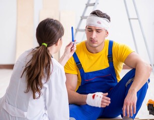 Obraz premium Worker with injured head and doctor