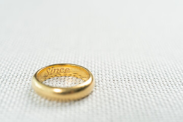 Obraz na płótnie Canvas Close up of gold rings for wedding on white sack background.
