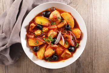 potato, chicken, olive and tomato sauce