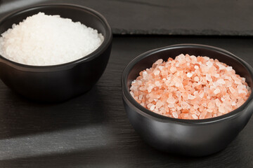 Salt - Crystals of sea salt and pink salt of natural origin.