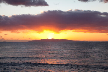 大島に沈む夕陽