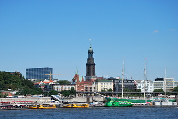 Obraz premium Skyline von Hamburg, Landungsbrücken, Deutschland