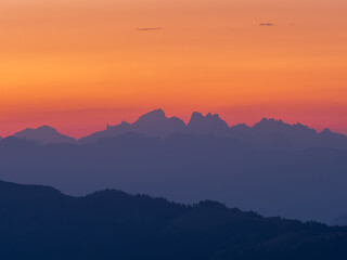 Obraz premium Sunrise shilouette in the Alps, bernese highlands