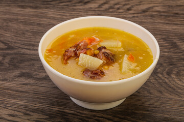Pea soup with smoked ribs