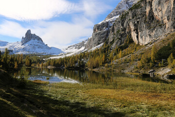 Fototapeta na wymiar Autumn in the Dolomites, view of Federa lake surrounded by mountains