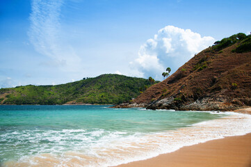 Fototapeta na wymiar Turquoise blue sea and blue sky at Yanui beach in phuket. Thailand