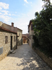 Fototapeta na wymiar Straße, Gasse in der Altstadt von Rovinj, Istrien, Kroatien
