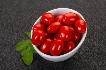 Red cherry tomatoes in the bowl