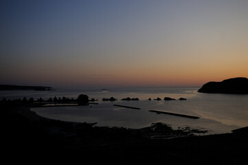 Fototapeta premium 橋杭岩の夜明け