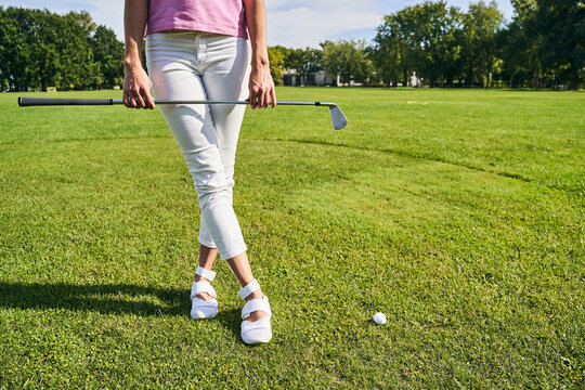 Young female athlete holding a golf club