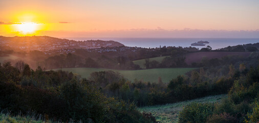 Obraz premium Sunrise over the Torquay fields in Devon in England in Europe.