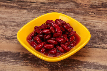 Red baked kidney in the bowl
