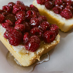 cheesecake with raspberries