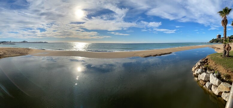 Bonita vista de la riera y playa de Sant antoni