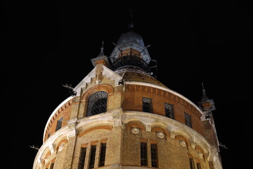 Der Wasserturm Favoriten ist ein Wahrzeichen des 10. Wiener Gemeindebezirkes Favoriten. Das markante Bauwerk im Stil des industriellen Historismus findet sich auf der Kuppe des Wienerberges