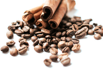Obraz na płótnie Canvas Cinnamon sticks and coffee beans close up on white isolated background