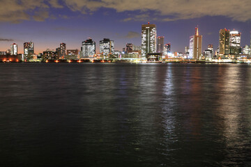 Obraz premium 東京港ビル群夜景パノラマ