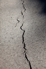 アスファルトの亀裂