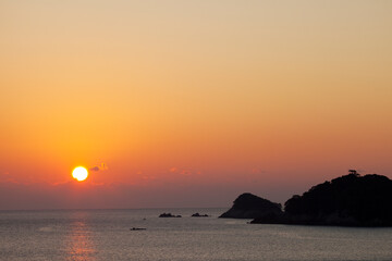 海と朝日