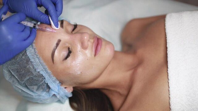 Face mesotherapy procedure in a beauty salon. Beautician doctor makes injections into the skin of the face of a young beautiful woman.Mesotherapy, biorevitalization.Close-up. Cosmetology.