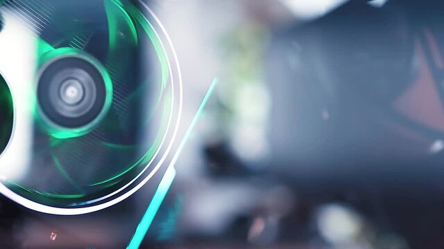 Beleuchteter L&uuml;fter k&uuml;hlt die CPU des Computers mit Luft w&auml;hrende die Workstation Daten berechnet.